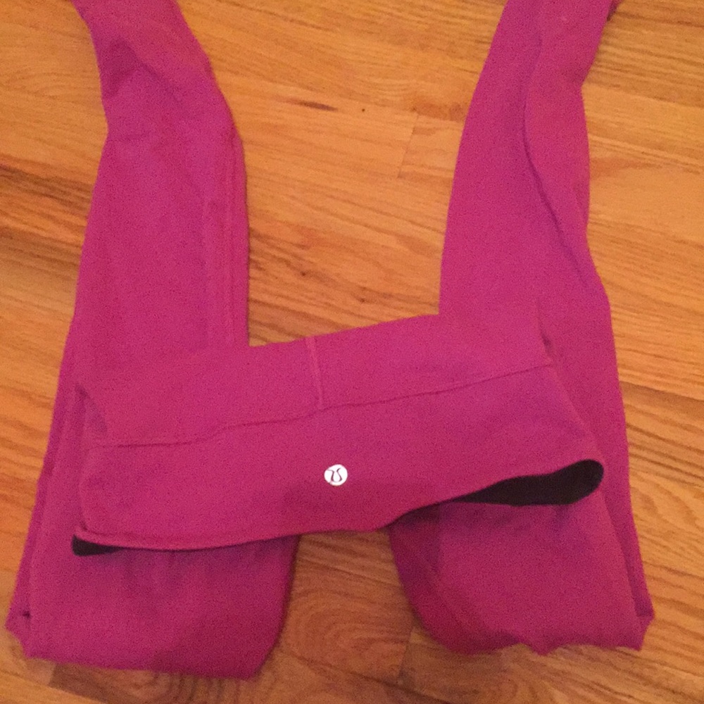 Lulu reversible leggings in size 4